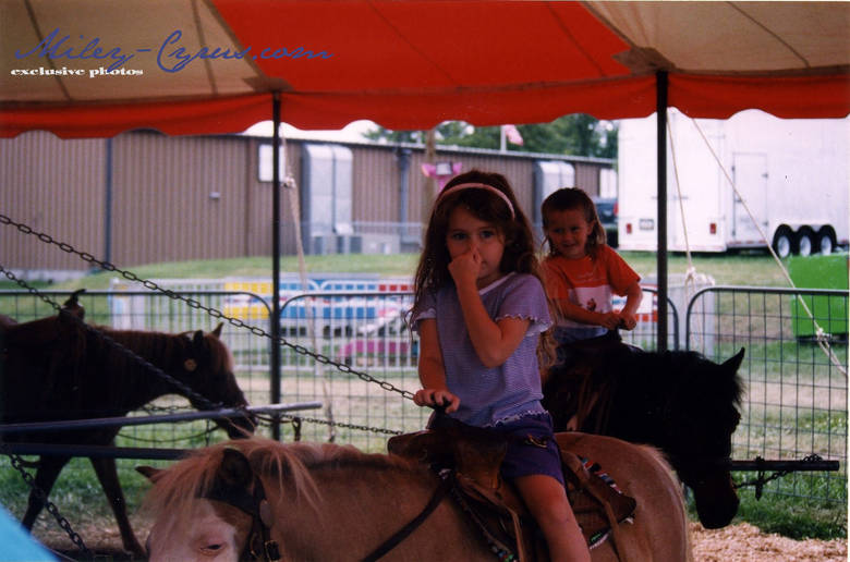 This is young Miley riding a pony, .. Daily life - About me & friends - Smiley Miley Cyrus-Desti...